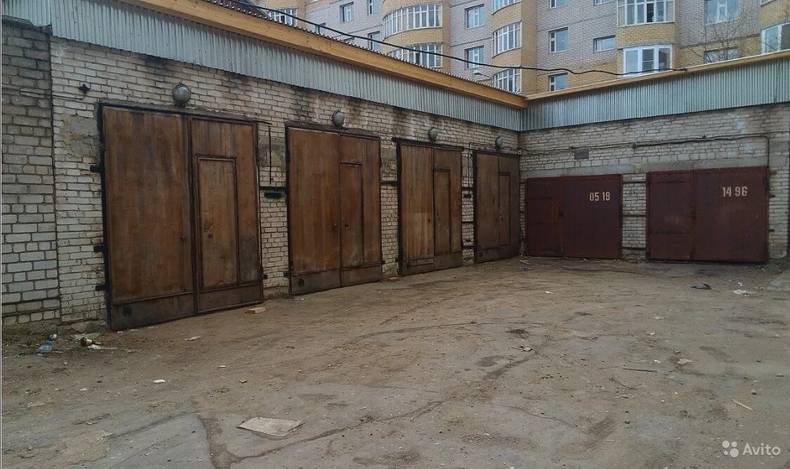 Купить гараж в ленинградской области. Кирпичный гараж в кооперативе. Гараж 30 кв.м. Двойной гараж в кооперативе. Гаражи в Эжве.
