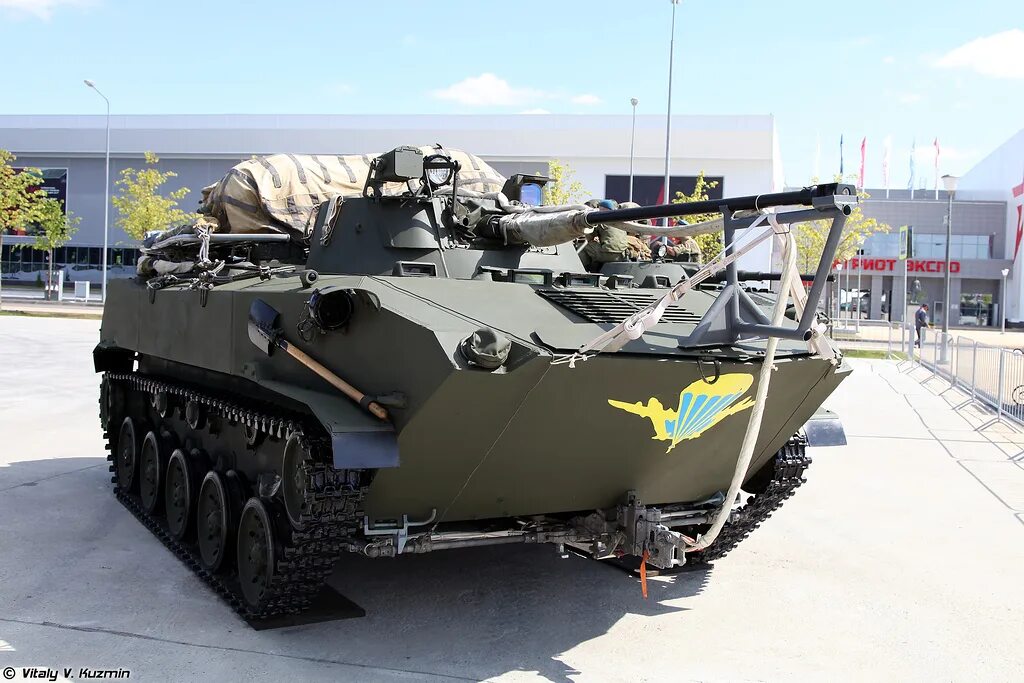 Боевая машина десанта бмд-1. Бмд 1. Бмд-2м. Десантная машина бмд. Бмд-2.