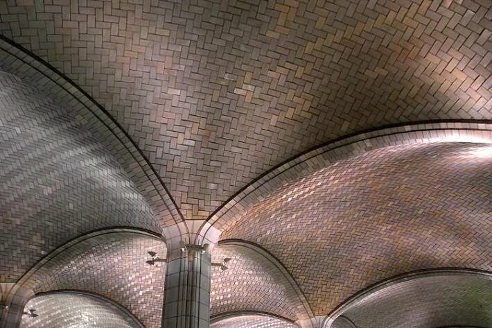 Купол сводчатый потолок древнего Рима. Кирпичный сводчатый потолок. Сводчатые потолки из кирпича. Своды монье