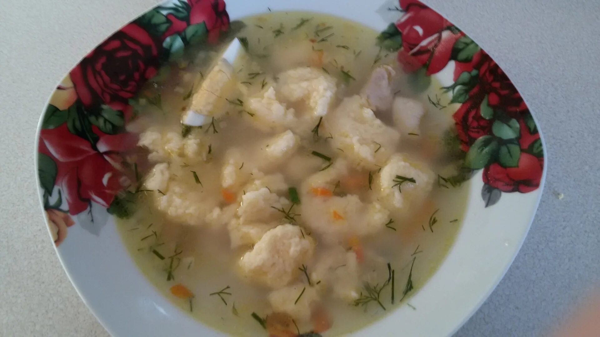Галушки с куриным бульоном. Галушки и клецки. галушки или клецки. галушки, словакия. галушки с курицей рецепт.