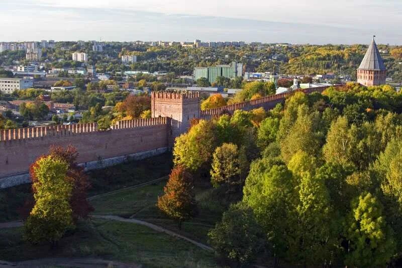 Страна города смоленск. Смоленск центр города. Смоленская Крепостная стена с высоты птичьего. Смоленск город ключ. Смоленск город на семи холмах.