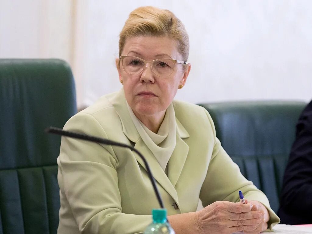 студенты массово ушли с лекции мизулиной. мизулина прическа. мизулина 2022. студенты массово ушли с лекции мизулиной. студенты массово ушли с лекции мизулиной.