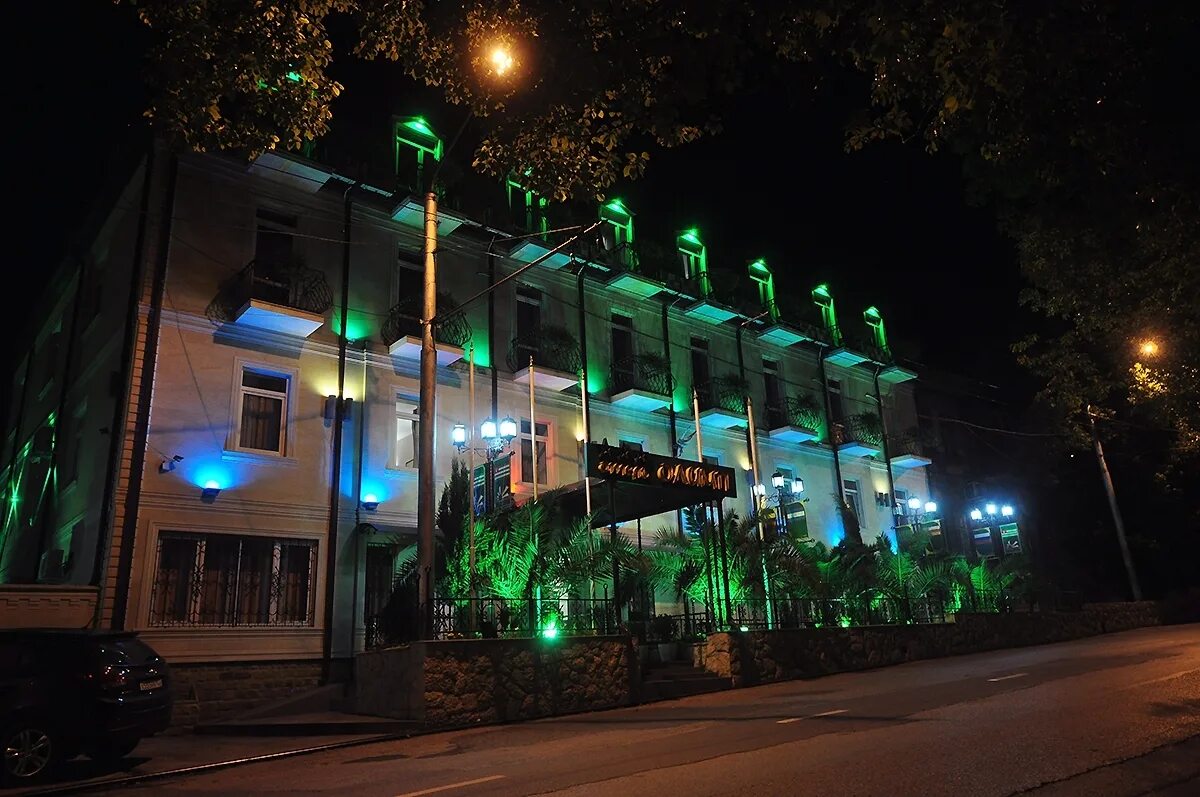 клубы сухума. клубы сухума. дэм абхазия сухум бассейн. железнодорожный вокзал сухум. ночной клуб в сухуми.