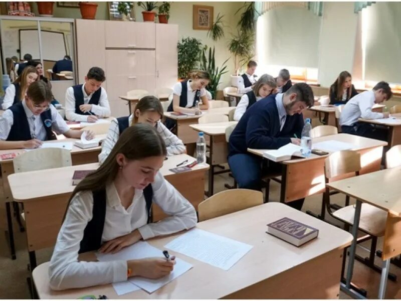 Экзамены 11 класс россия. Выпускные экзамены. Экзамены во Франции. Экзамены в США. Уроки 11 класса.