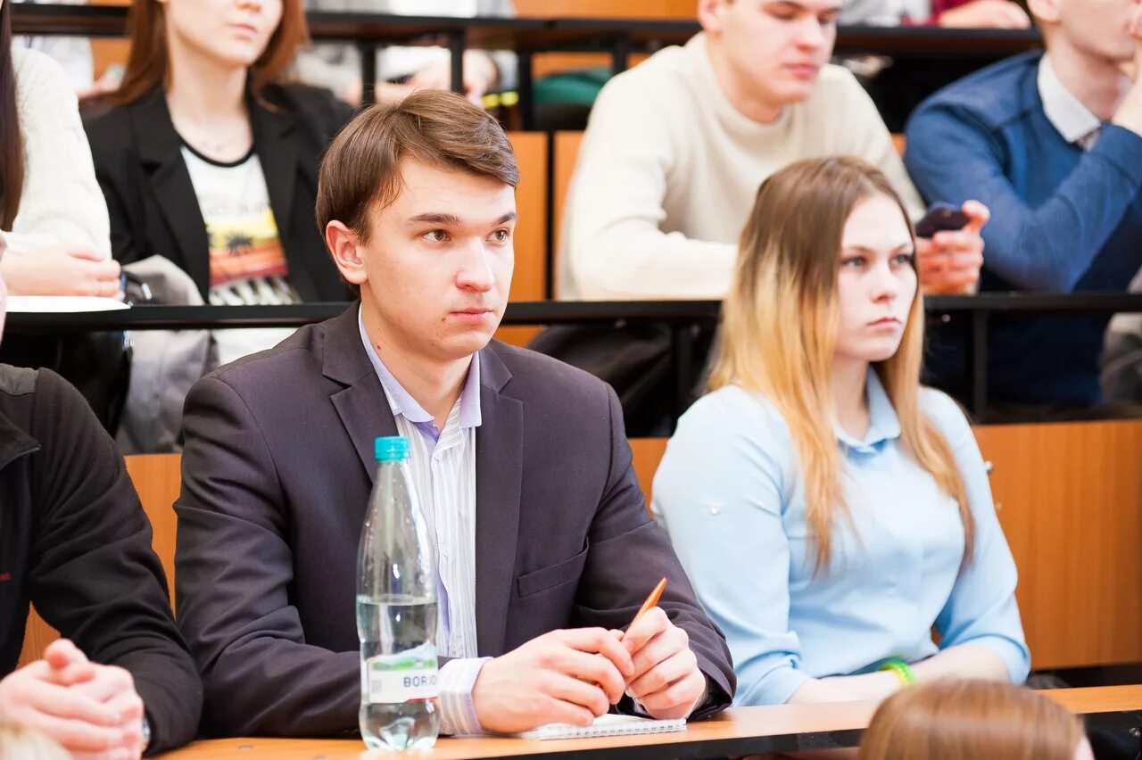 Студенты экономического факультета. Университет Ижевск студенты. Студенческая 7 Ижевск фото.