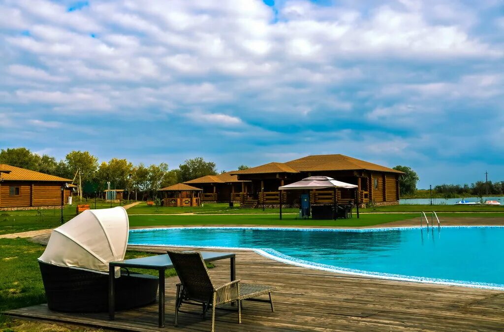 База астрахань. Рай рыбака база привольная. Дом солнца астрахань база. База отдыха астория астрахань икрянинский район. Нерестина база астрахань.