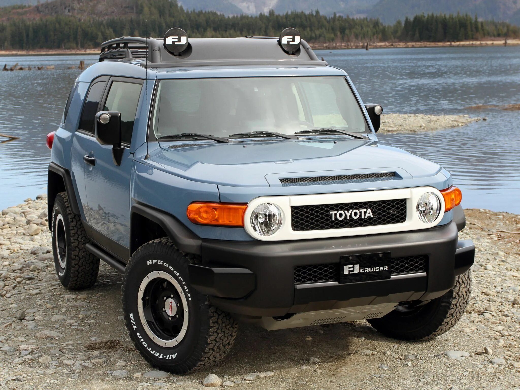 Дешевый полный привод. Toyota FJ Cruiser. Toyota_FJ_Cruiser_(gsj15w). Тойота ФЖ Крузер 2014. Тойота FJ Cruiser Trail Team Ultimate Edition.