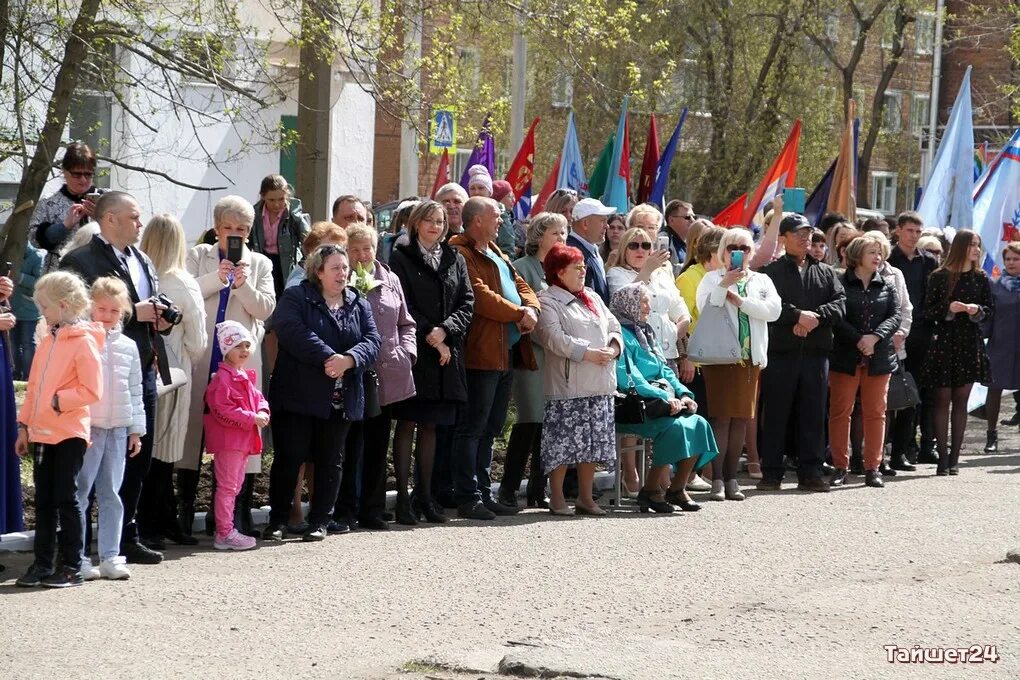 Школа 85 Тайшет 2014. Тайшет школа 85 2023. Памятник выпускникам. Школа 85 тайшет