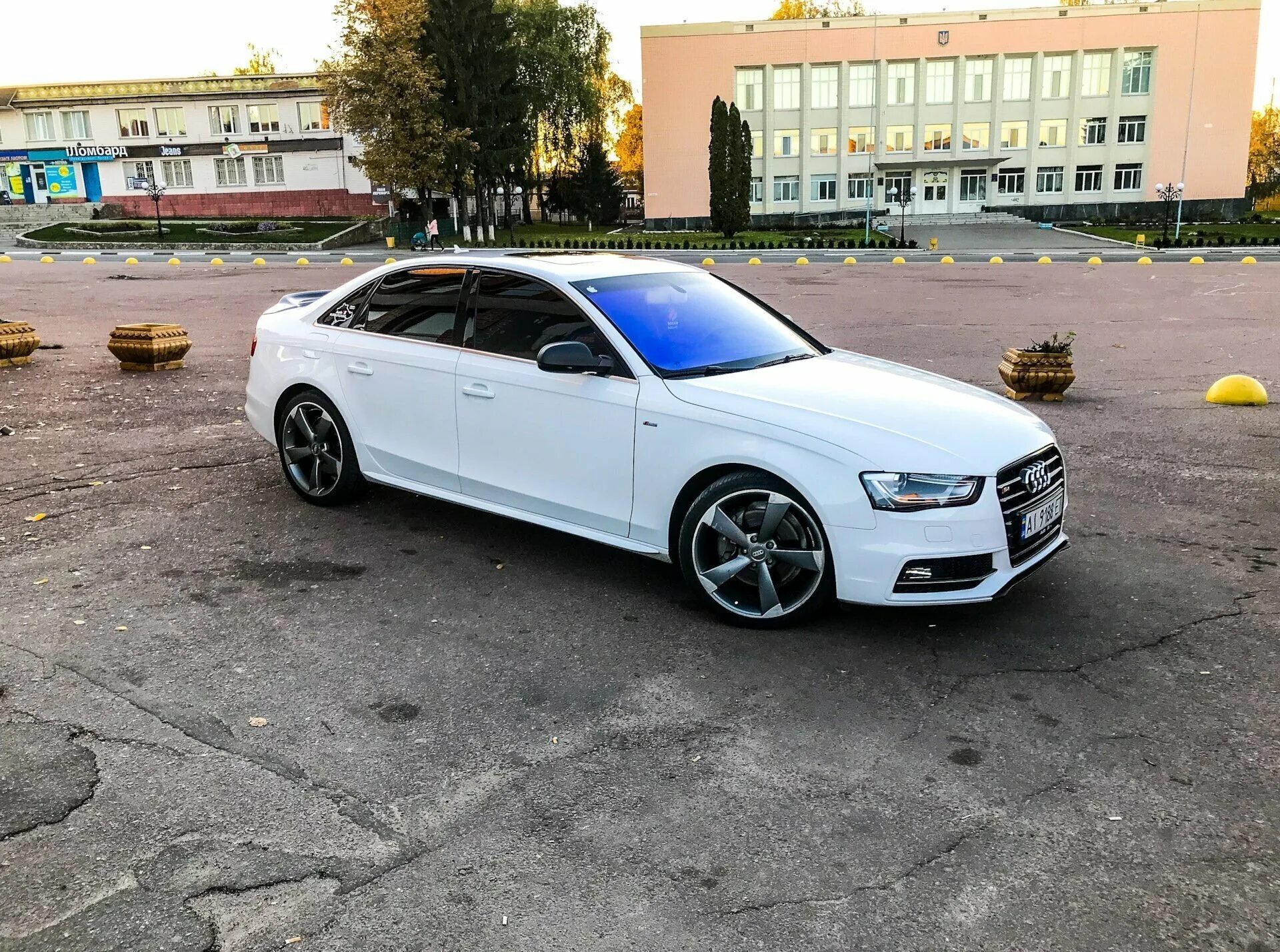 Б 8 4б. Audi a4 Rotor r19. Audi a4 b9 r18. Audi a4 b8 на роторах. Ауди а5 белая r19.