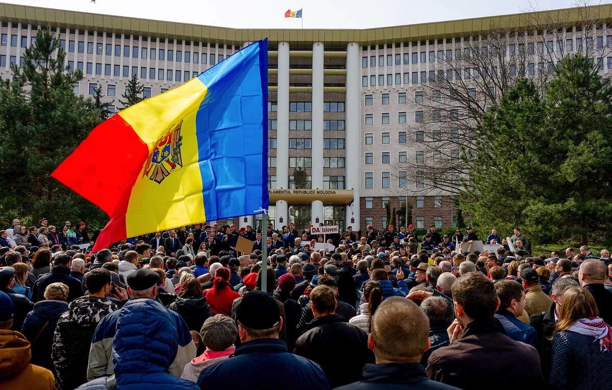 Молдавия Кишинев президентский дворец. Митинг в Москве. Парламент Кишинева. Суверенитет Молдовы. Обстановка в молдавии