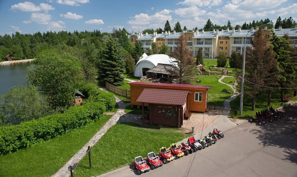 Загородный отель отзывы. Загородный комплекс Тропикана парк. Тропикана парк Подмосковье Брехово. Парк отель Тропикана Солнечногорский. Отель Тропикана Пятницкое шоссе.