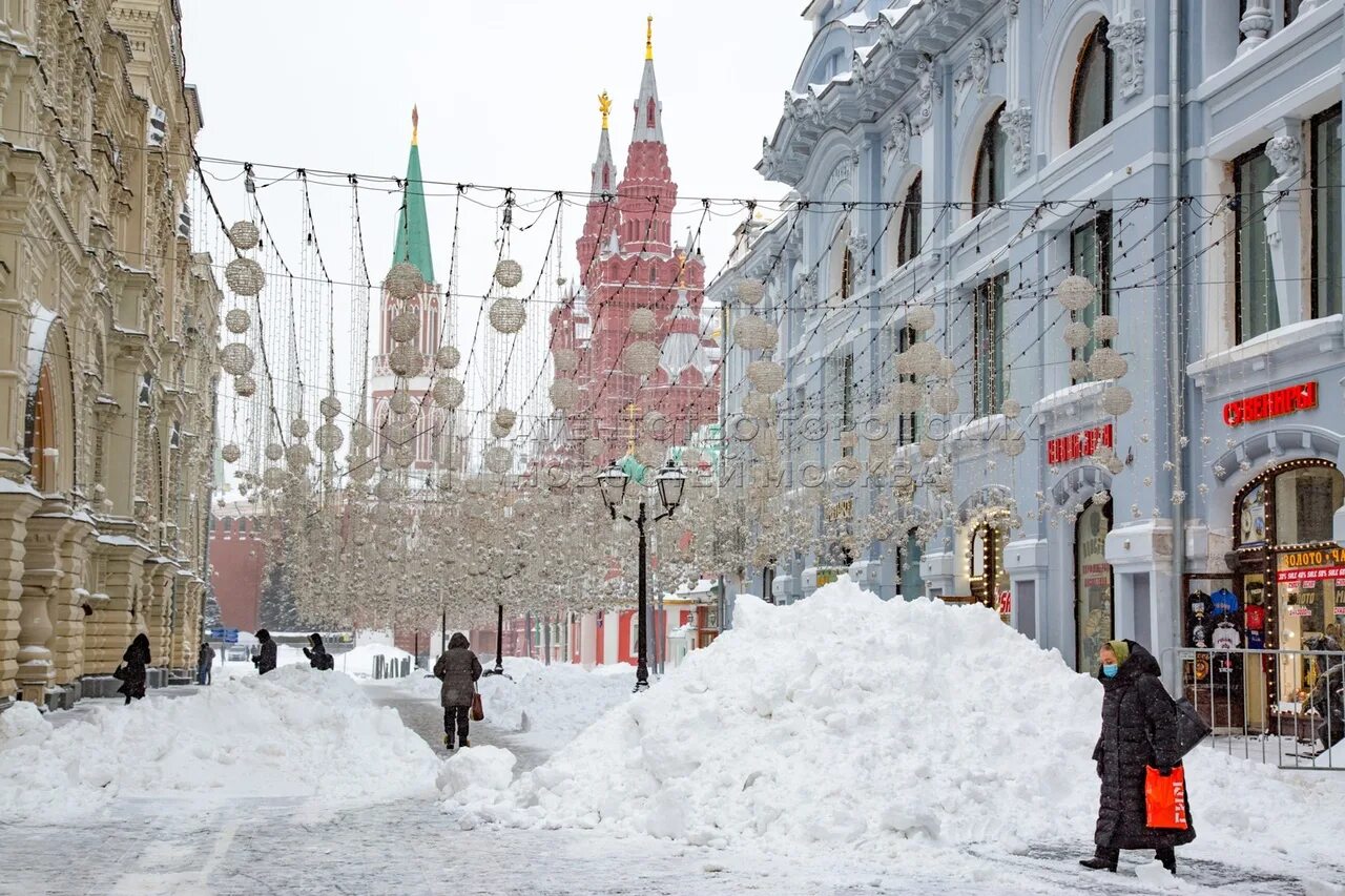 Никольская улица Москва 2023. Никольская улица в Москве зимой 2023. Арбат Москва зимой 2023. Москва Манежная зима 2023.