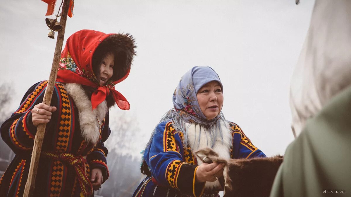 Песни манси. Ханты народ фото. Свадебный посох ненцы. Свадебные обряды ненцев Ямал. Ханты манси народ.