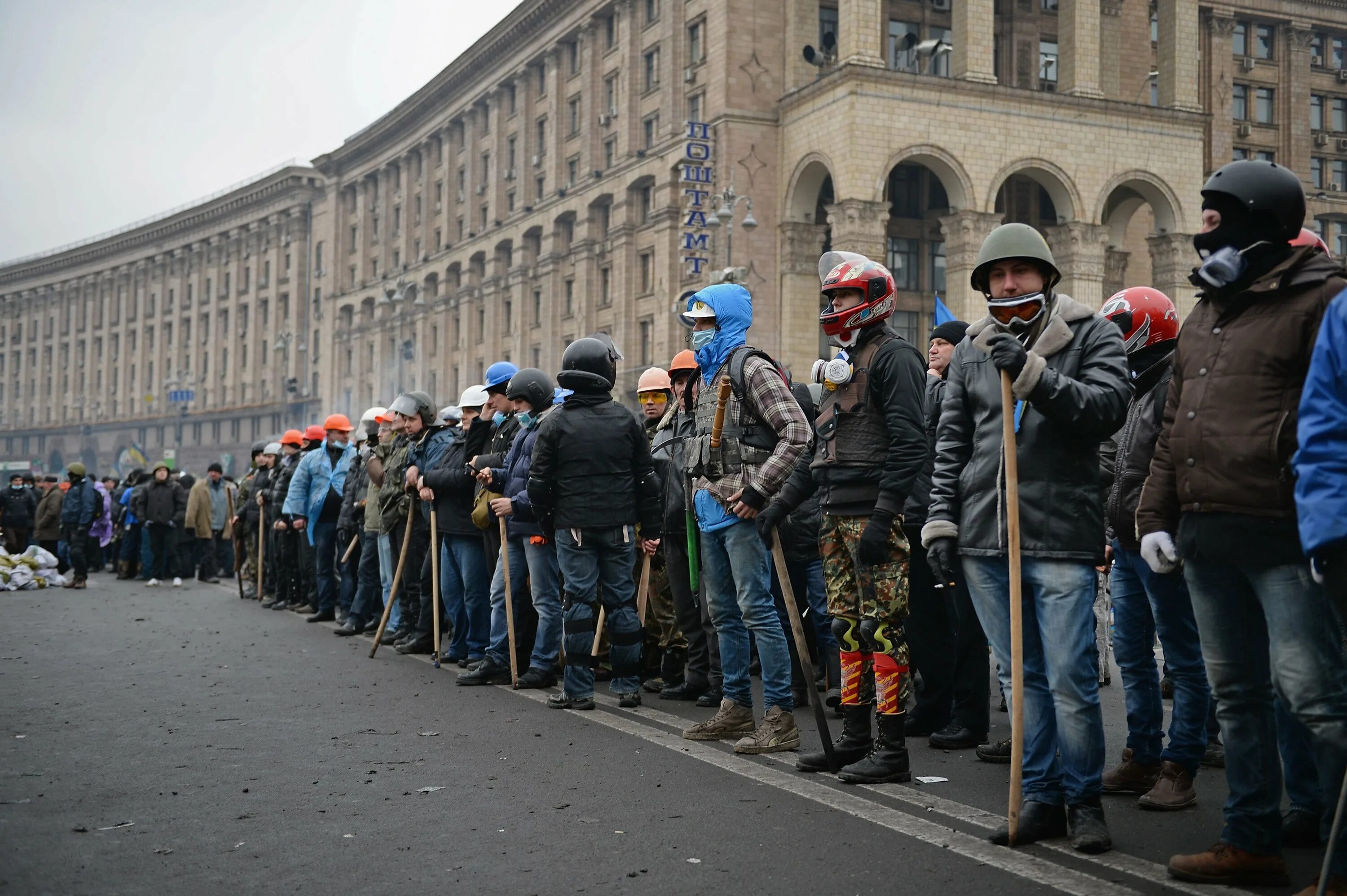 Майдан в переводе на русский что означает. Майдан 2014 нацизм. Нацисты на Майдане. Евромайдан нацисты. Фашисты на Майдане.