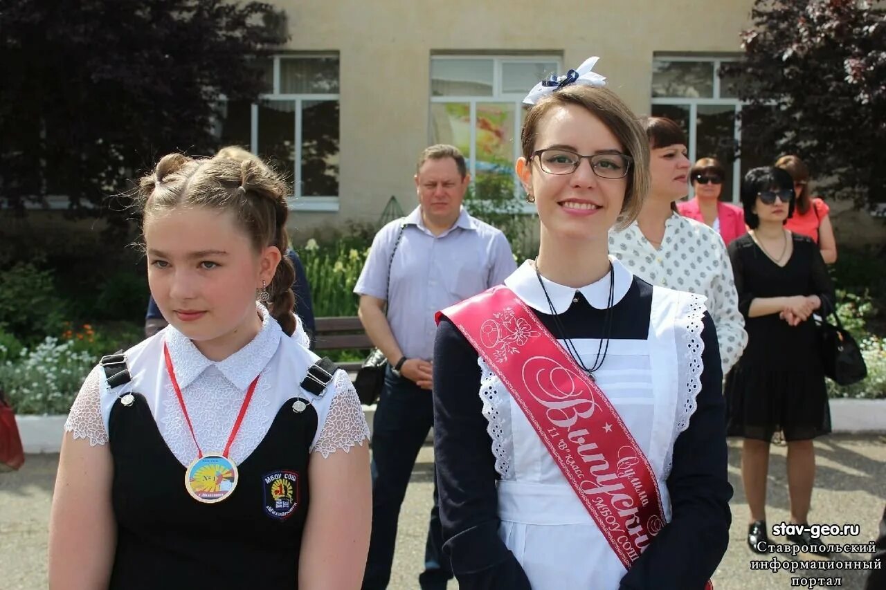 Школа 1 Михайловск. Школа номер 1 Михайловск Ставропольский край. Школа 5 Михайловск Ставропольский край. Выпускницы 2021. Школа 1 михайловск ставропольский