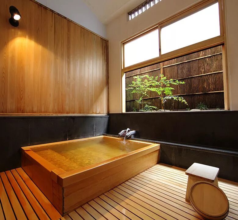 Японское спа. Спа в японском стиле. Ванна в японском стиле. Японская ванная из дерева. Деревянная ванна в Японии.