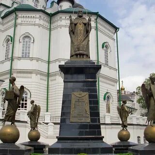 Памятник митрофану