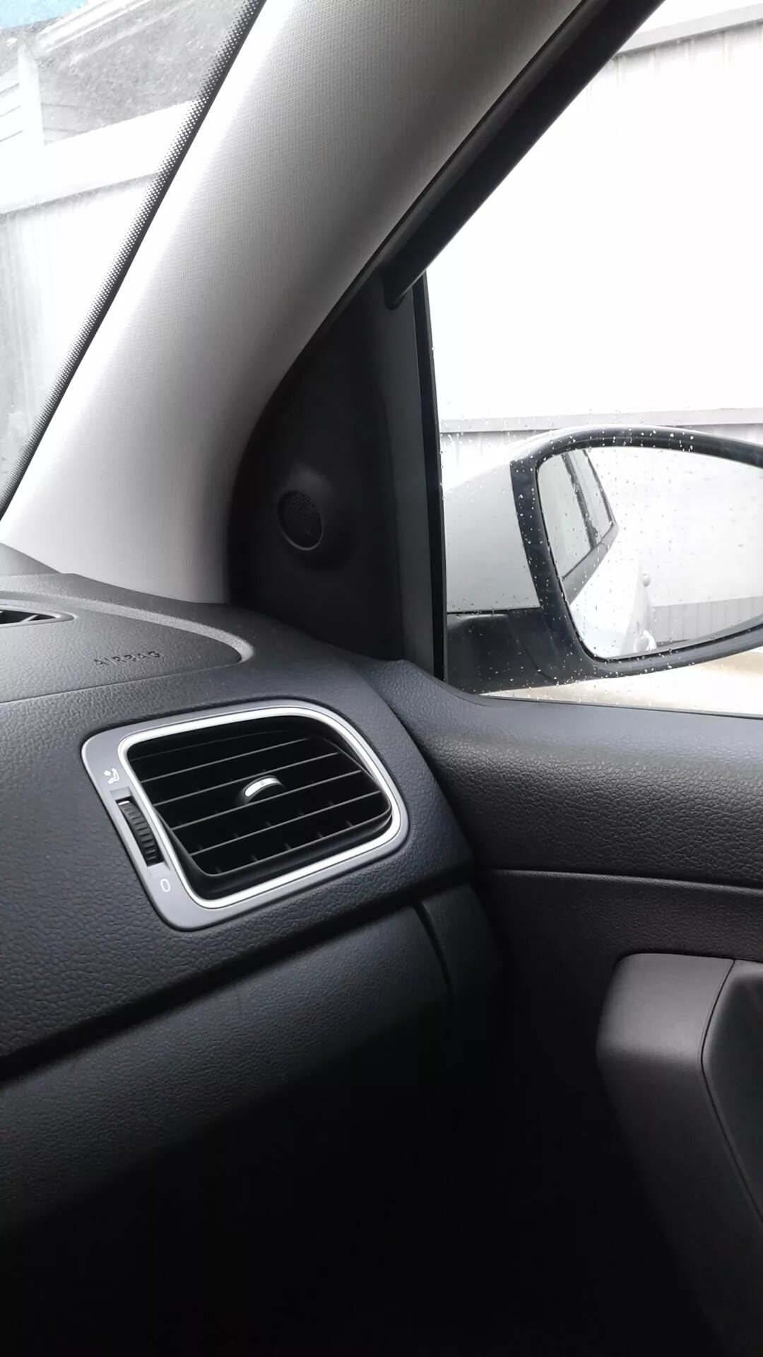 Уголки зеркал Фольксваген поло 2013. Volkswagen Polo sedan салонное зеркало. Зеркало поло Фольксваген поло. Volkswagen polo зеркала