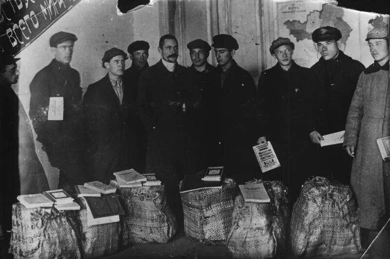 Плакат 1934 съезд вкп. 16 съезд кпсс. Вкп б ссср. На xv съезде вкп(б) в 1927 году. Вкп 16.