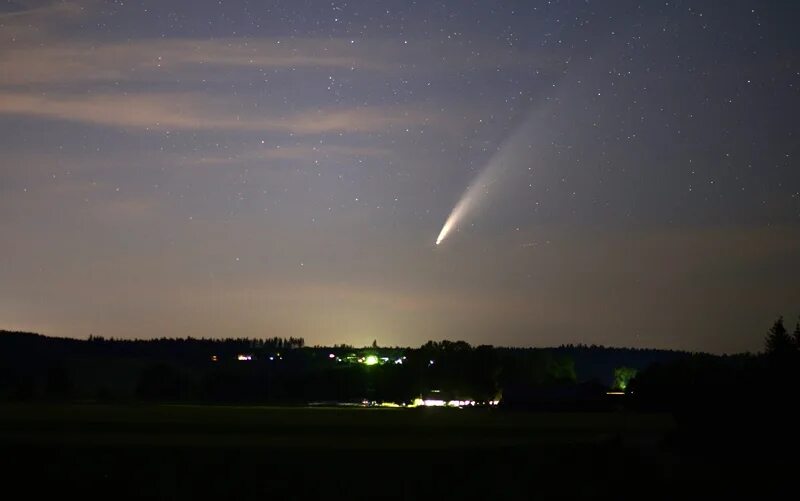 Где сегодня можно увидеть комету в россии. Комета 1997. Комета в 1997 году в России. Комета в небе 1997 в России.