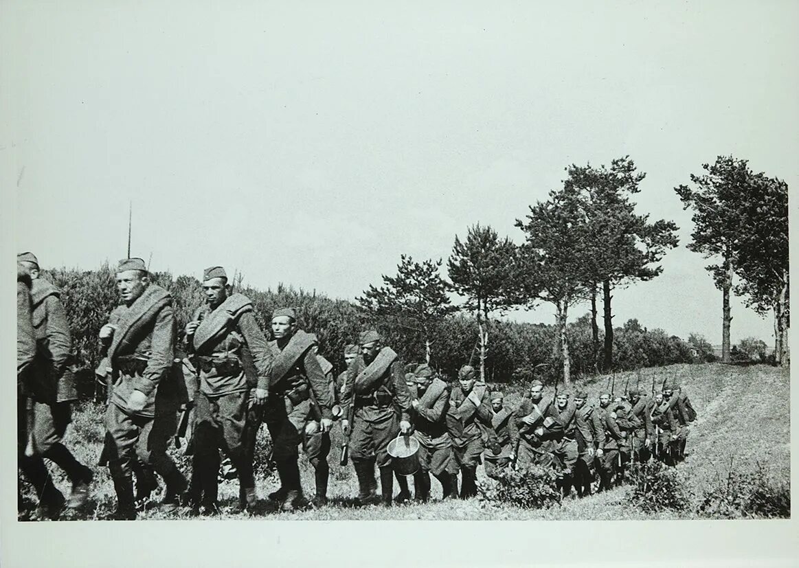 Рота пойти. Пехотинцы в годы Великой Отечественной войны 1941-1945. РККА на марше 1941. Солдаты РККА 1941 на марше. Марш советских солдат.