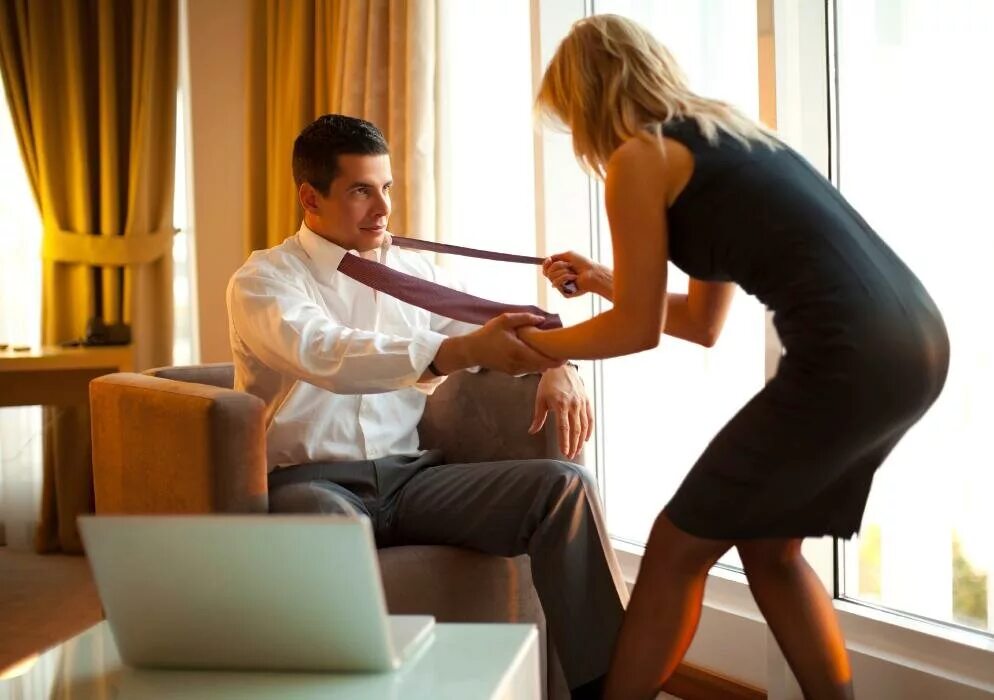 похищение девушек в автомобиле. измена партнера. уличить это. лапает незнакомок на улице. женщина изменяет мужу.