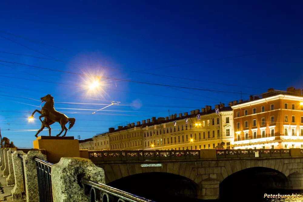 Аничков мост питер. Аничкин мост в санкт-петербурге. Аничков мост в санкт-петербурге. Река фонтанка аничков мост. Аничков мост питер.