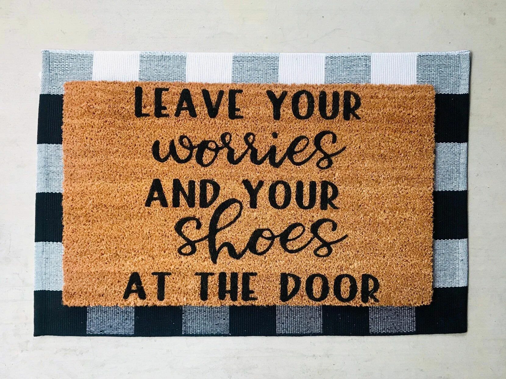 Take in your hard. Коврик take off your shoes. ковер keep off. take off your shoes.