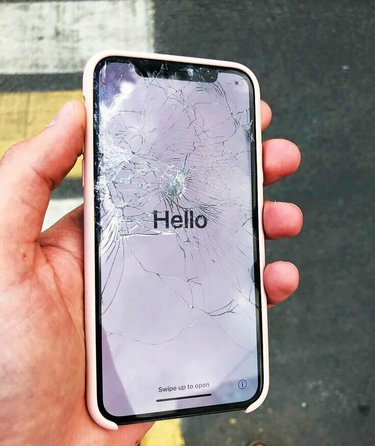 Замена экрана на айфон 14. Айфон XS Max разбито стекло. Разбитый дисплей iphone XR. Разбитый iphone 10. Айфон XR экран.