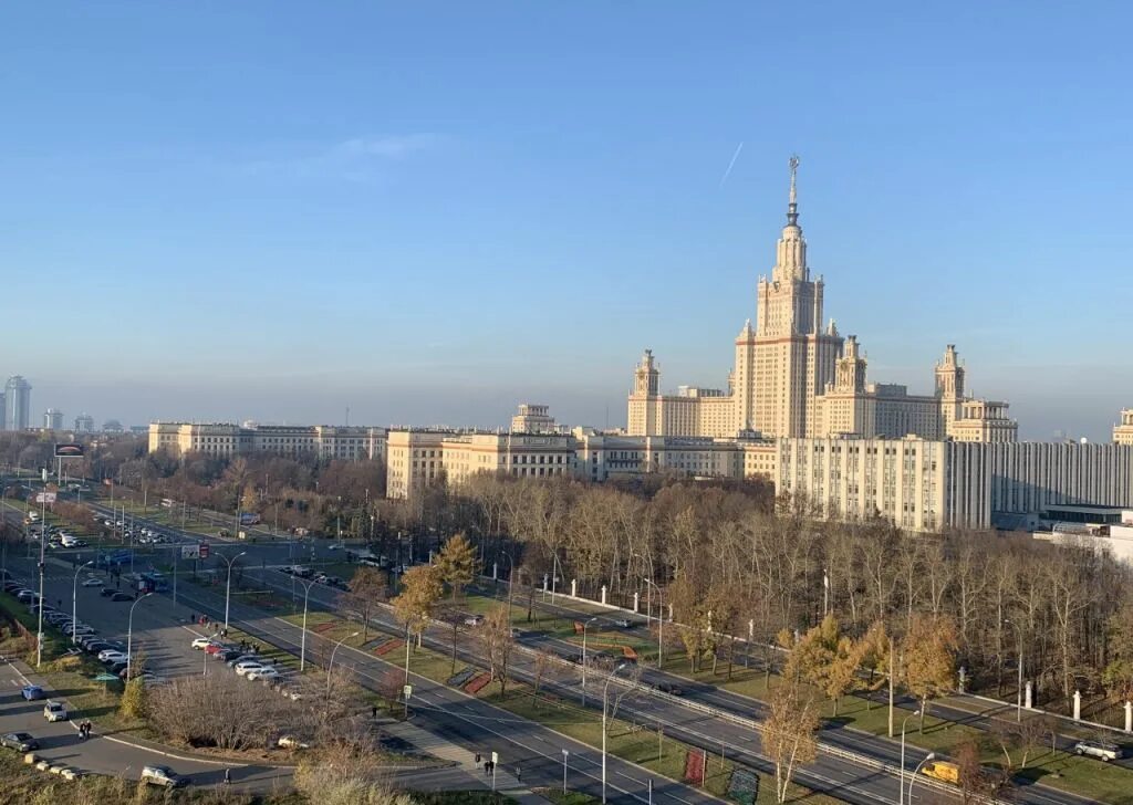 Мгу район москвы. Ломоносовский проспект. Ломоносовский проспект Москва. Район МГУ В Москве. Университет на Ломоносовском проспекте.