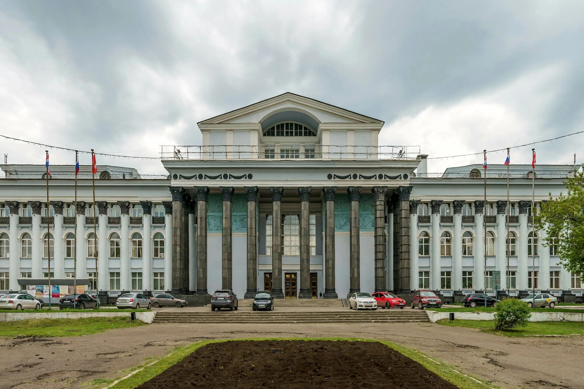 Кдц пермь. Дворец культуры имени в. и. Ленина (Пермь). ДК им Ленина Пермь. КДЦ Мотовилиха Пермь. КДЦ Мотовилиха Уральская 93.