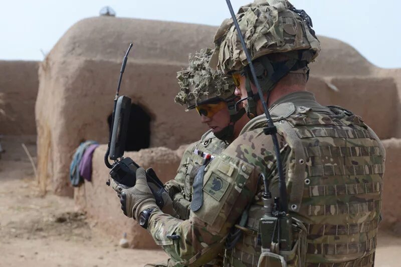 Soldiers radio. Soldier Radio. Tactical Radio. Soldier with radiostation.