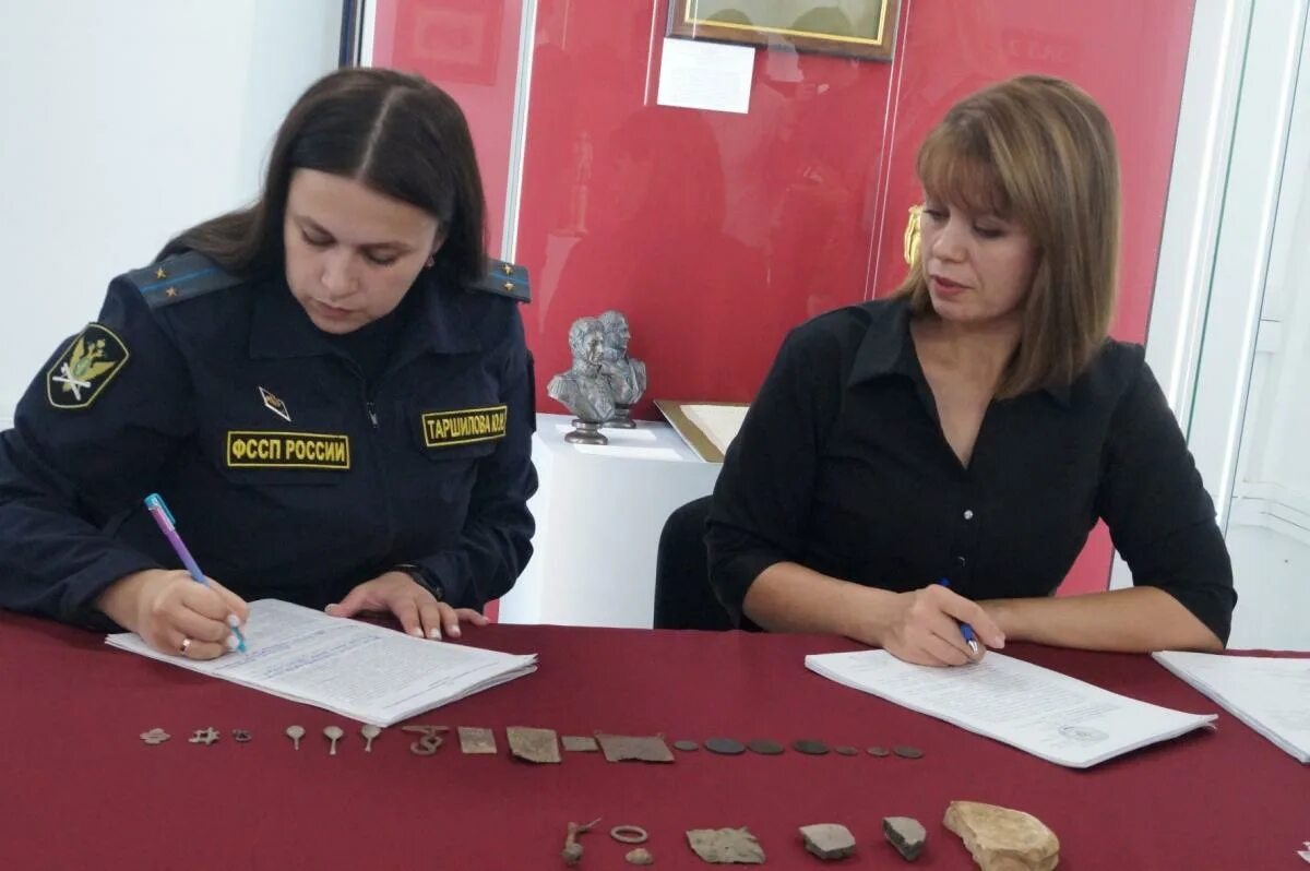 дежурный судебный пристав. судебные приставы изюмова курск. на приеме у пристава. судебный пристав анай оол. дежурный пристав.