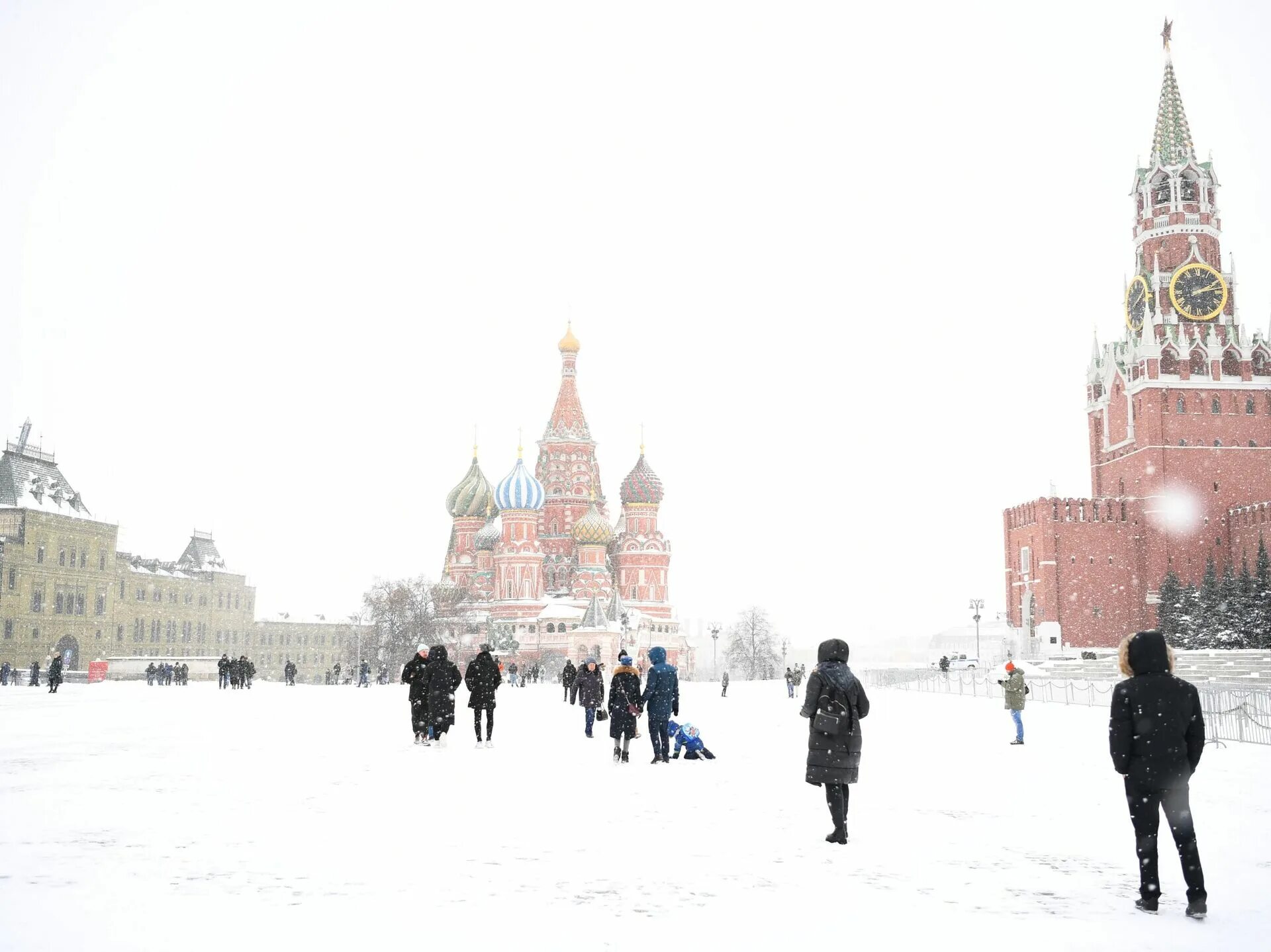 Потепление в москве в декабре. Красная площадь зимой 2021. Москва в феврале. Москва сегодня. Красная площадь Москва сейчас 2021.