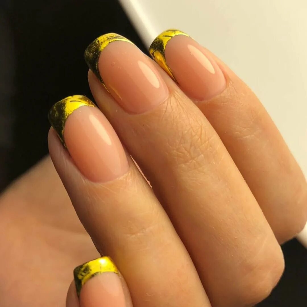 Желтые ногти. Выкладной френч желтый. Французский маникюр желтый. Французский маникюр желтый. Маникюр в желтых тонах.