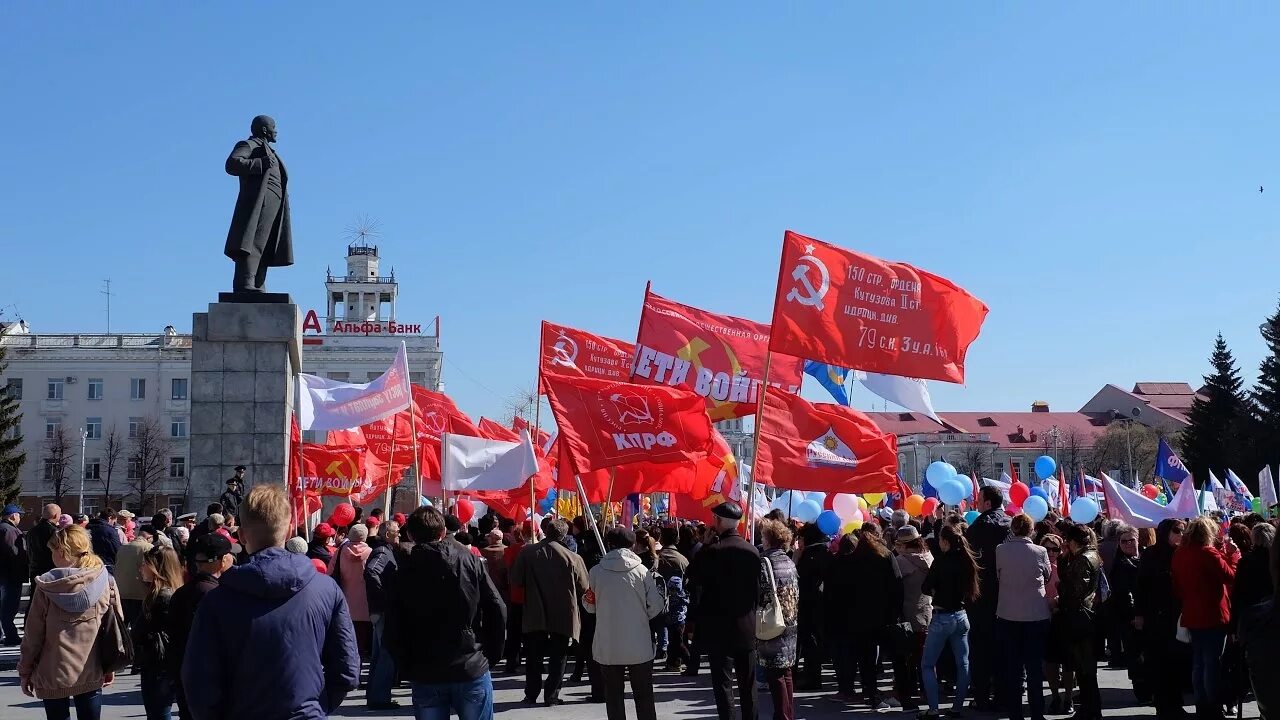 Улица 1 мая курган. Первомайская демонстрация. Демонстрация 1 мая. Первомайская демонстрация в Кургане. Первомайская демонстрация Калининград.