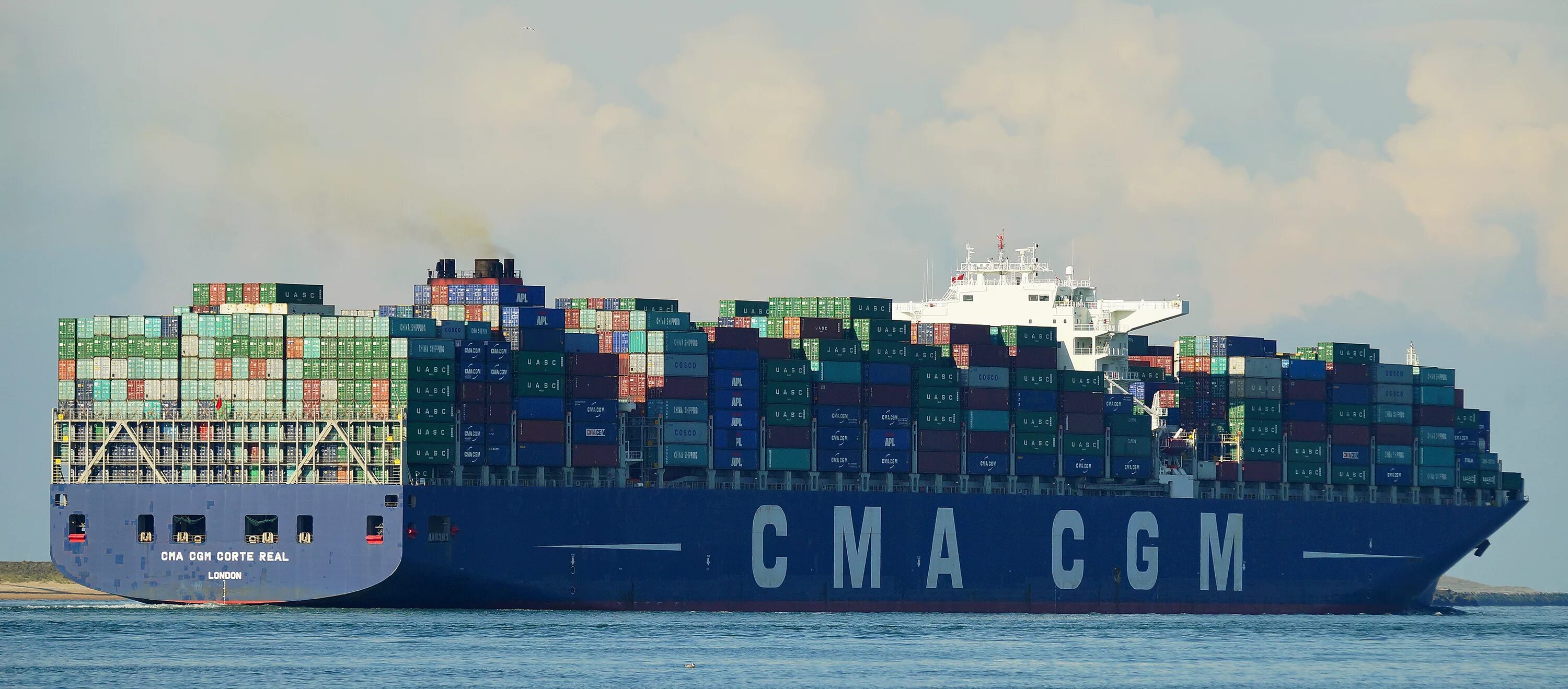 Real shipping. Морские контейнерные перевозки. Виктор лидер калининград ушаковские верфи. Хаусбот ушаковские верфи. Real shipping.