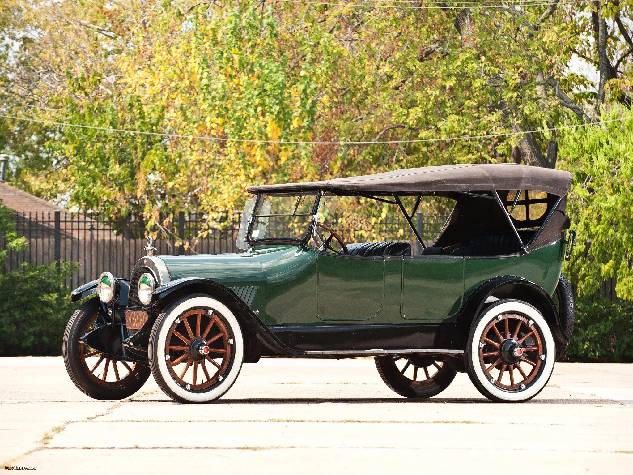 Первая модель 8. 1917 Oldsmobile model 45. Model t 1917 туринг. Бьюик 1917. Oldsmobile 1906.