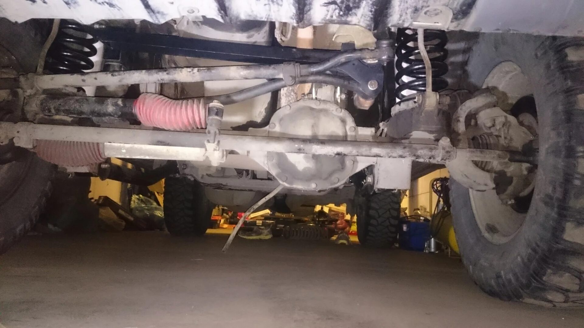 Подвеска jeep cherokee xj 2. Подвеска джип чероки. Подвеска джип гранд чероки. Задняя подвеска гранд чероки zj. Подвеска джип чероки.