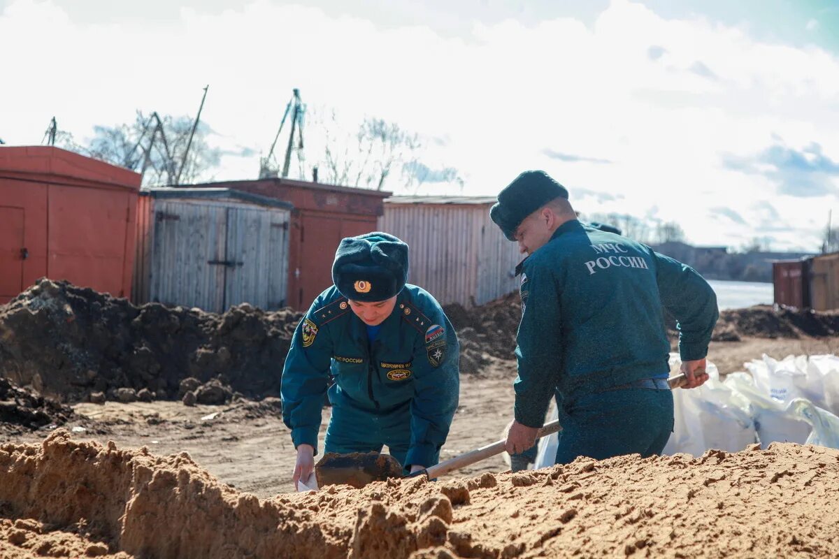 Уровень воды в котласе на сегодня. Спасатели на воде Архангельск. Лименда отзывы.