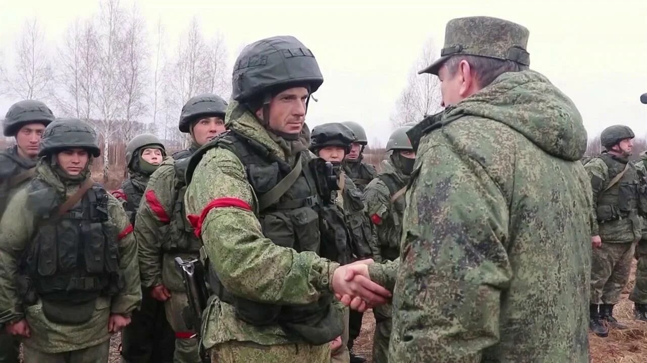 Операция на украине герои. Командующий ЦВО Лапин вручил награды военным. Российский боец спецоперации на Украине. Военный командир. Российские герои спецоперации на Украине.