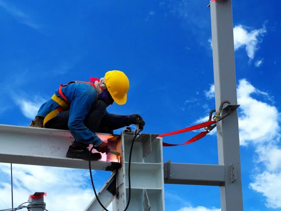 Работы повышенной опасности обучение. Работа на высоте друг за другом. Works at height. Work height. Будь сегодня на высоте картинки.