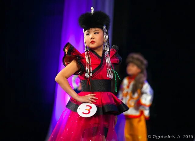 Традиционная одежда бурят алтаргана. Буряты дангина. Бурятское платье для девочки. Дангина 2018 алтаргана. Тувинские платья для девочек.