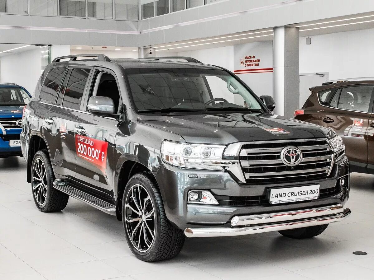 Купить круизер 200. Toyota Land Cruiser 200. Тойота ленд Крузер 200 новый. Toyota Land Cruiser 200 Restyling 2. Тойота ленд Крузер 200 серый.