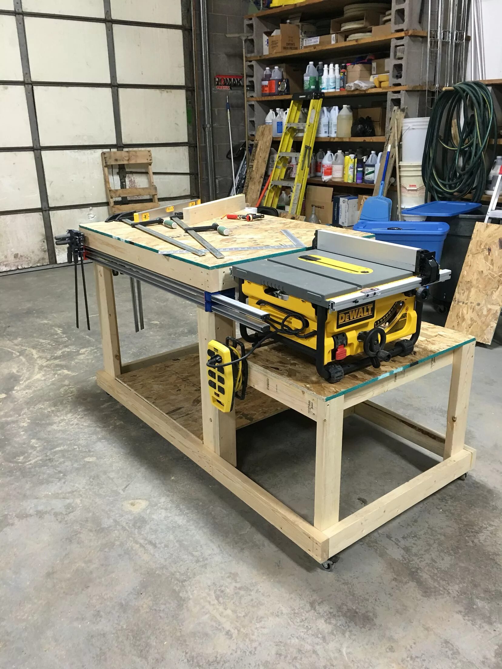 Saw bench. Workbench for table saw. верстак для мастерской. верстак в гараж. небольшой столярный верстак.