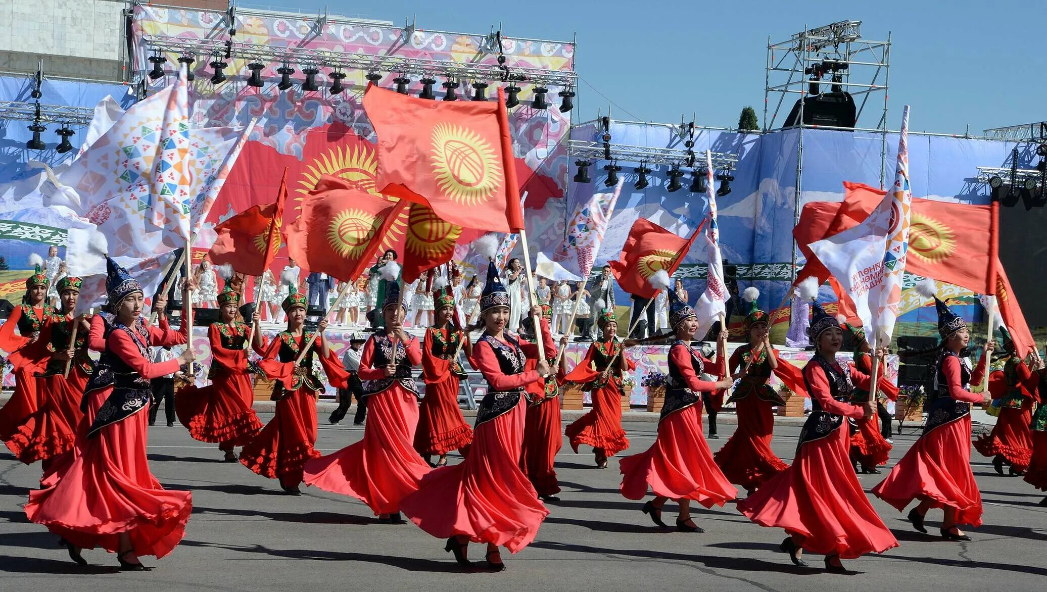 Нооруз в кыргызстане. Нооруз Киргизия. Киргизский праздник Нооруз. День независимости Кыргызстана. Наурыз в Кыргызстане.