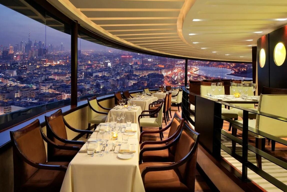 Ресторан с видом дубай. Al Dawaar revolving Restaurant Дубай. Hyatt Regency Dubai ресторан. Hyatt Regency Dubai 5. Хаят – ресторан al Dawaar.