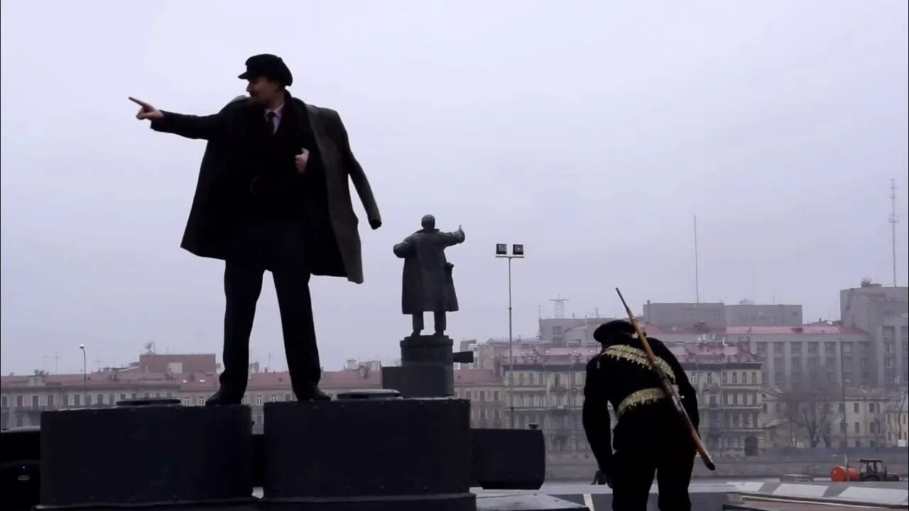 На площадях стоит ленин с фонтанами песня. Революция 1917 ленин на броневике. ленин на броневике фото. ильич на броневике. броневик большевиков.