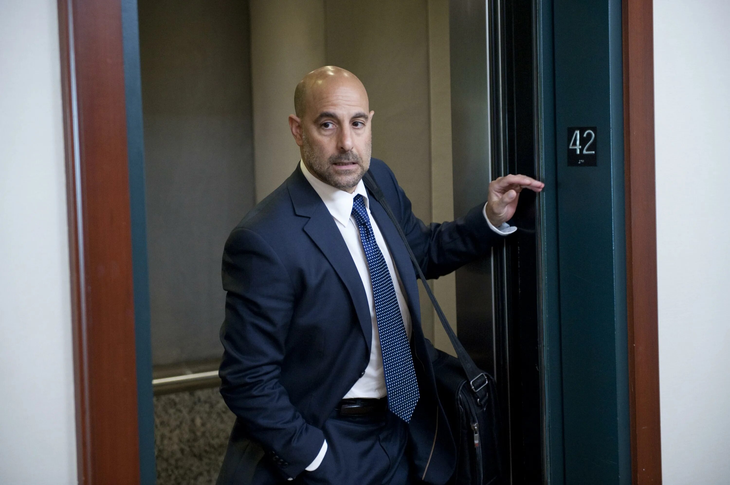 Предел риска (margin call), 2011. Сериал инсайдер стэнли туччи. Джереми джон айронс. Пол беттани 2021. Маржин колл фильм.