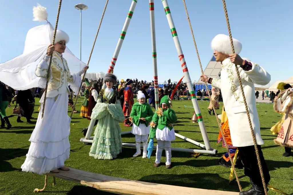 Национальный праздник казахов. Наурыз мейрамы в Казахстане. Качели алтыбакан. Праздник народа Казахстана Наурыз мейрамы. Фестиваль Наурыз в Казахстане.